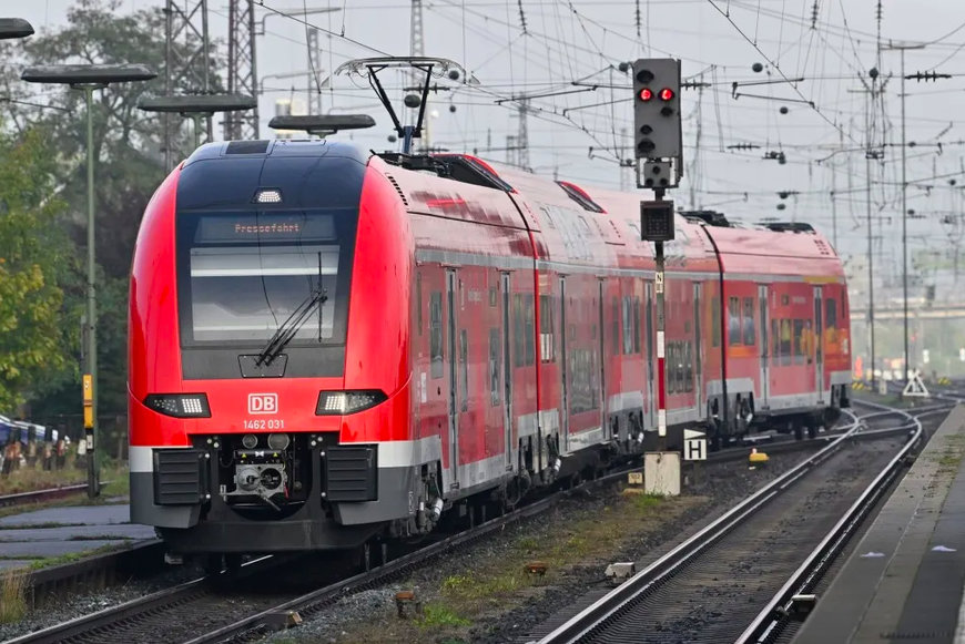 FRANKEN-THÜRINGEN-EXPRESS STARTET MIT HOCHMODERNEN SIEMENS-ZÜGEN DURCH